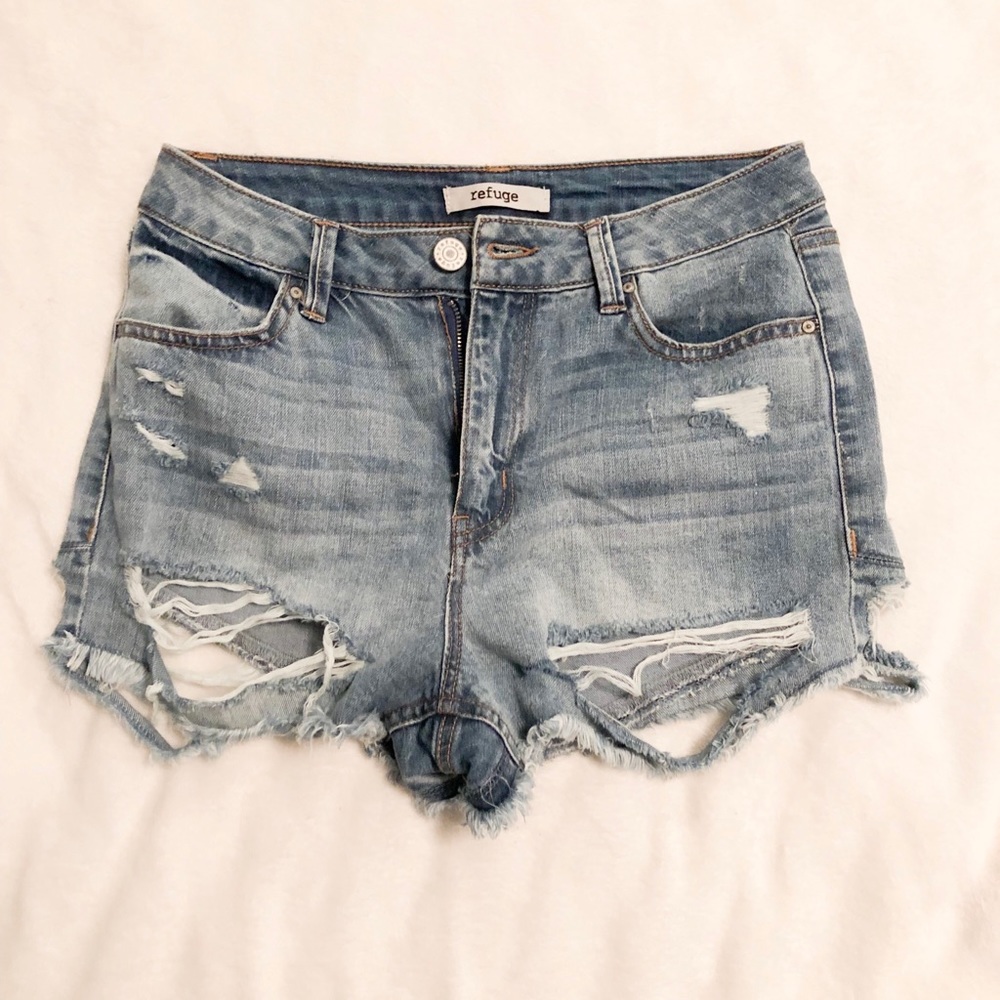 Ripped denim short